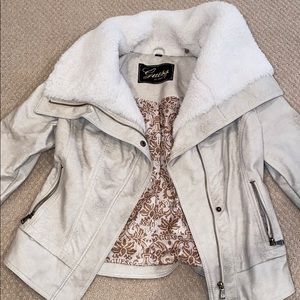 GUESS coat with fur !!